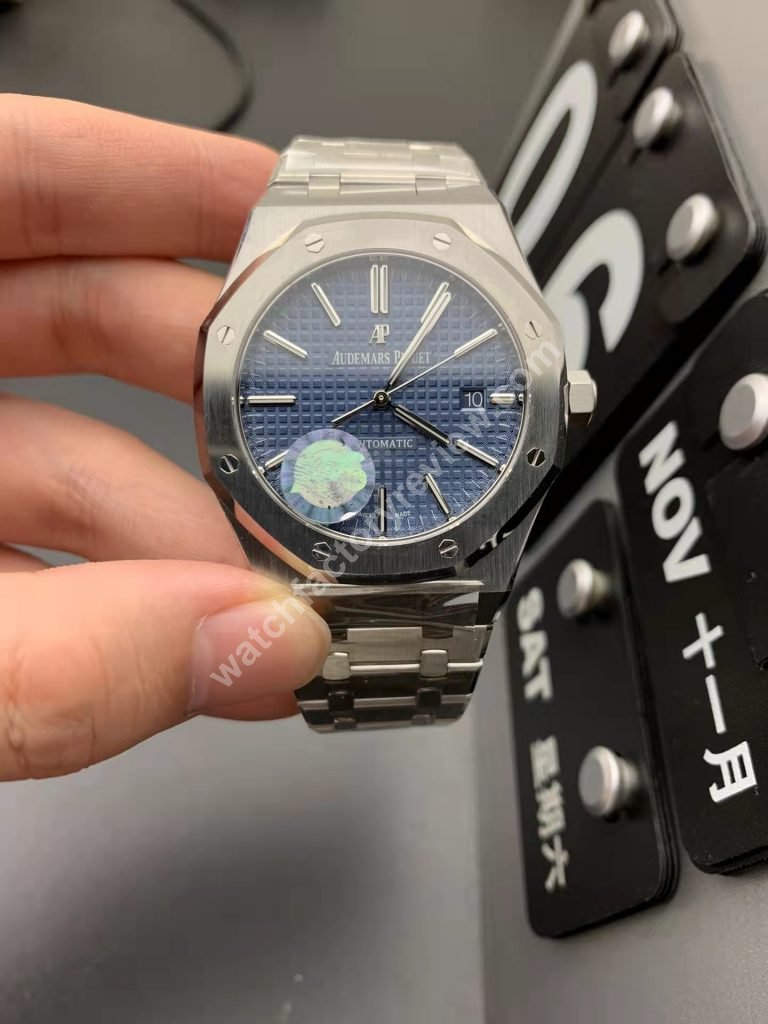 Audemars Piguet Royal Oak 15400 APS Factory Replica Review