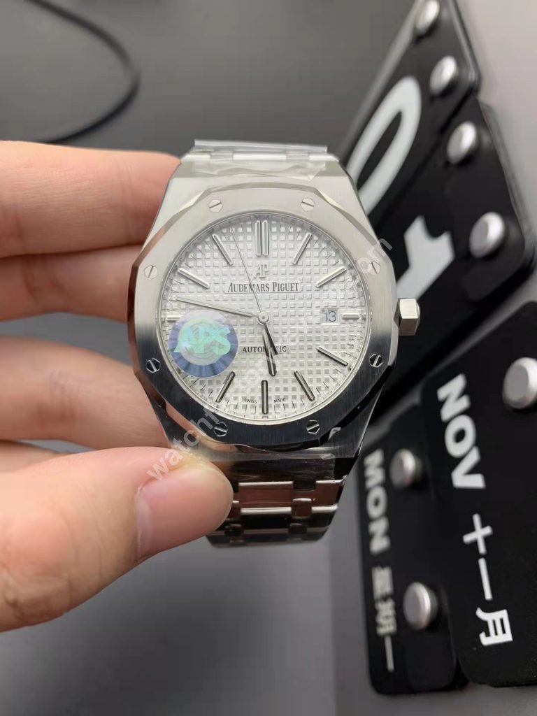 Replica Audemars Piguet Royal Oak 15400 White Dial
