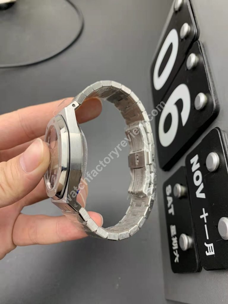 Audemars Piguet Royal Oak 15400 Case