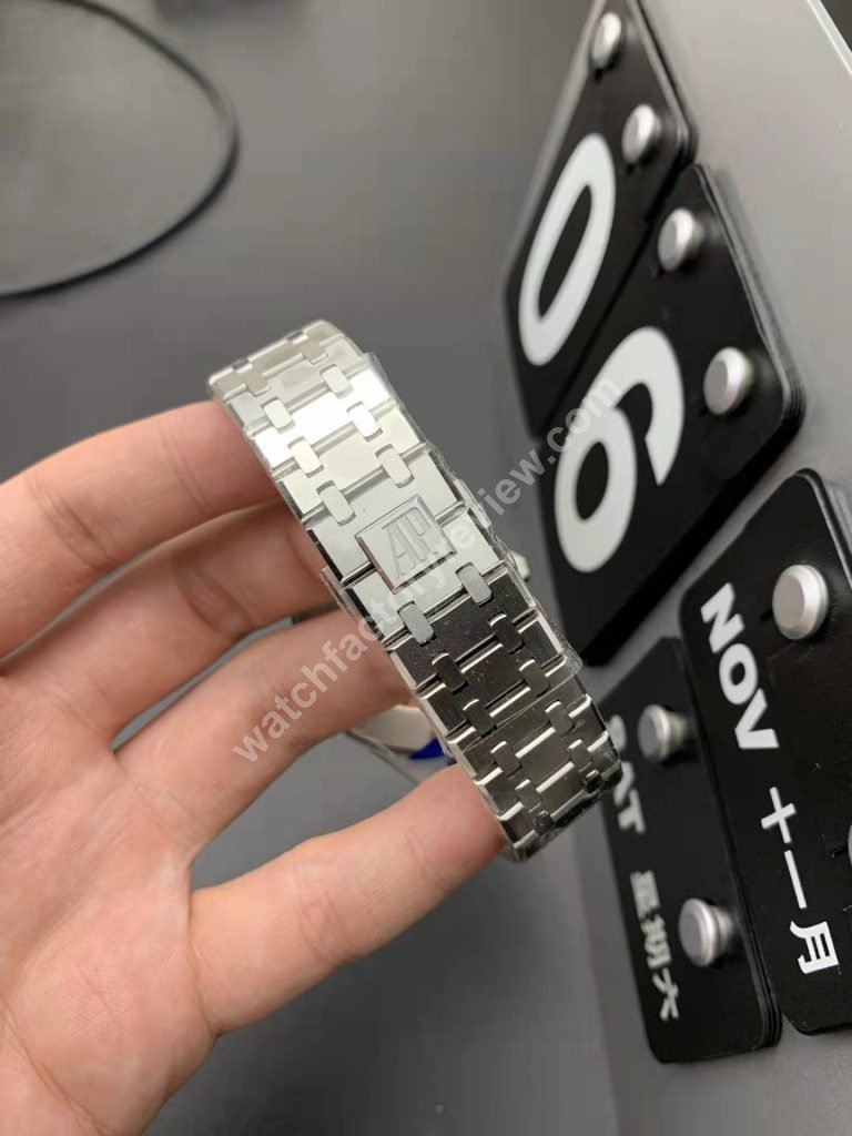 Audemars Piguet Royal Oak 15400 Bracelet