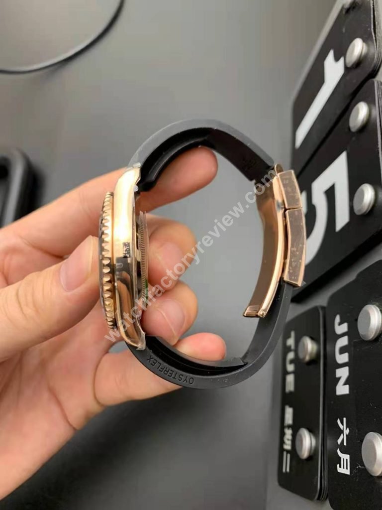 Rolex YachtMaster 116655 Rose Gold Case