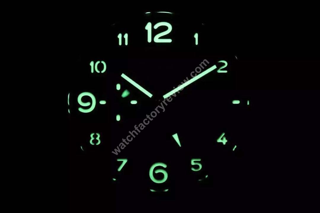 PAM 438 Dial Lume