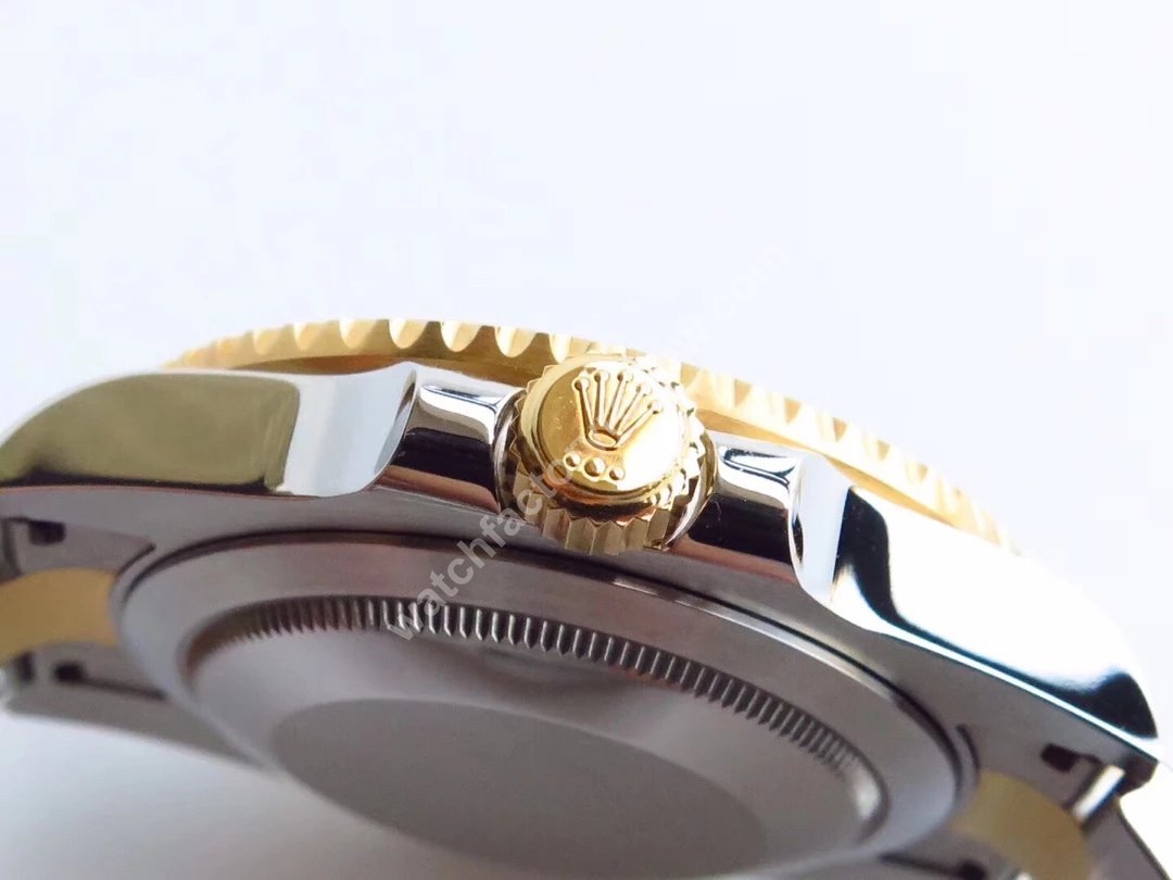 Rolex Submariner 116613 Crown Golden