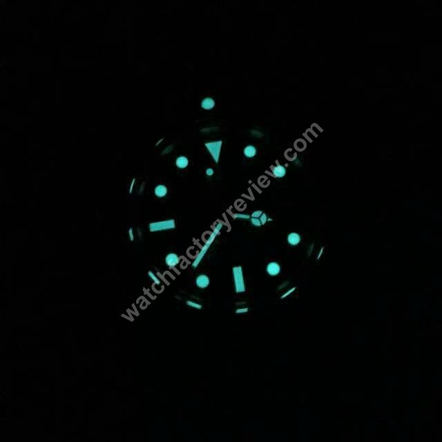 Rolex Submariner 116613LN Dial Lume