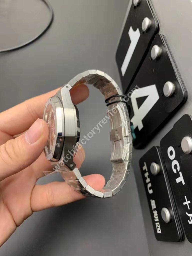 Audemars Piguet Royal Oak Chrono White Case