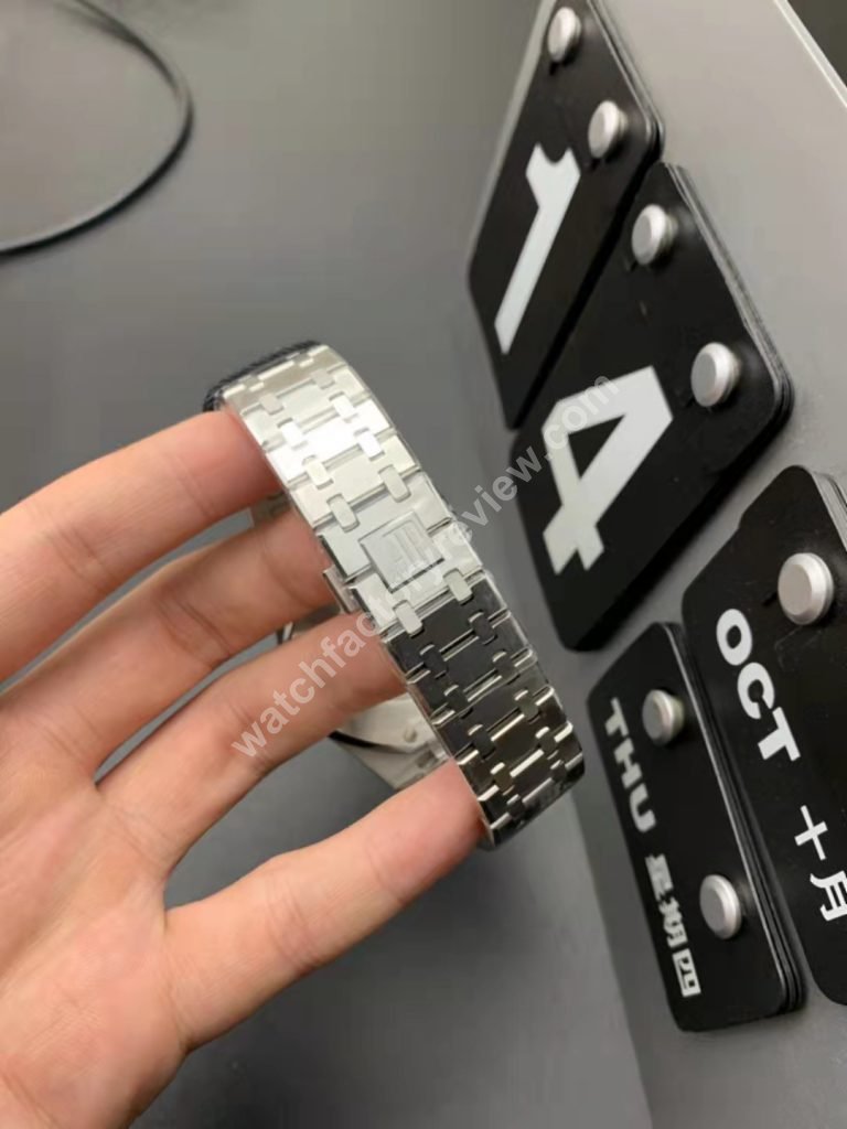 Audemars Piguet Royal Oak Chrono White Bracelet