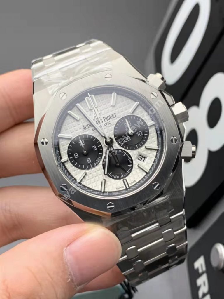 Replica Audemars Piguet Royal Oak Chronograph SS White Dial Black Subdials