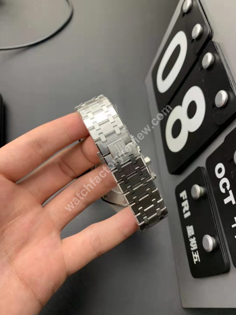 Audemars Piguet Royal Oak Chrono Black Subdial-Bracelet