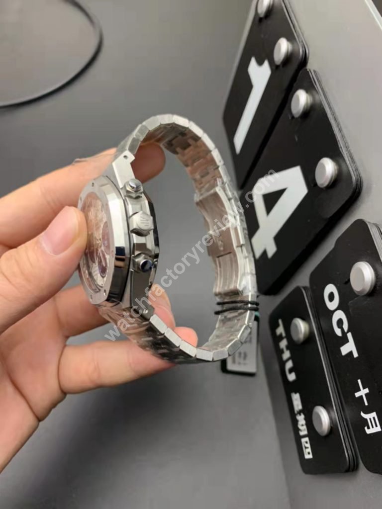 Audemars Piguet Royal Oak Chrono White Crown