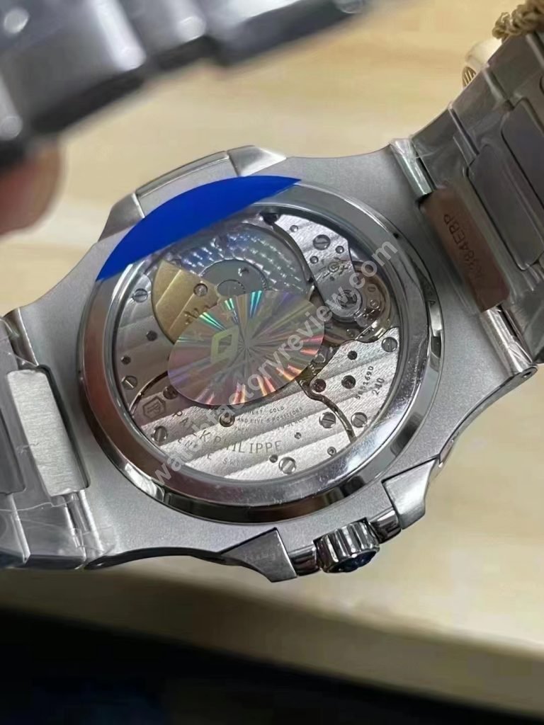 V2 Nautilus 5712 Movement