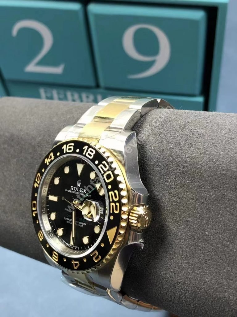 Rolex GMT-Master II 116713LN Crown